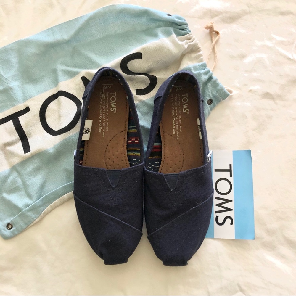 Toms womens navy canvas shoes